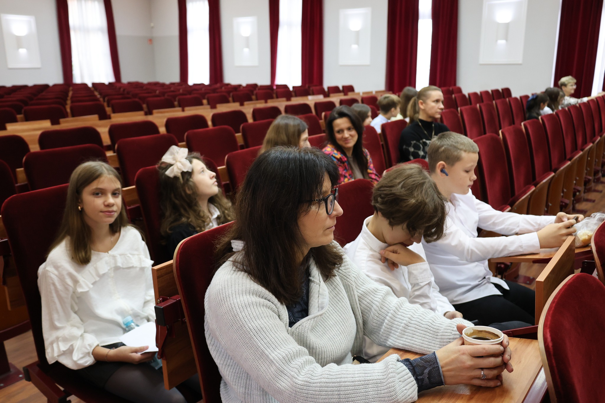 Widownia konkursu recytatorskiego