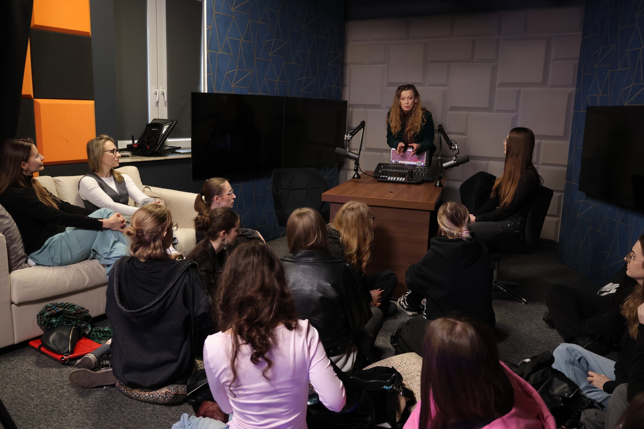 To nas porusza - spotkanie z Urszulą Niwińską Reczko