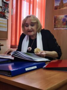 Spotkanie autorskie z Ireną Błażewską w bibliotece Publicznej Szkoły Podstawowej im. Władysława Jagiełły w Zwoleniu