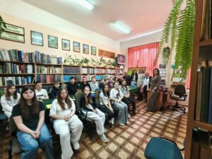 Spotkanie autorskie z Ireną Błażewską w bibliotece Publicznej Szkoły Podstawowej im. Władysława Jagiełły w Zwoleniu