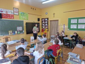 Zajęcia edukacyjne pt. "Legenda o Warsie i Sawie – poznajemy początki Warszawy" w klasie 2 Publicznej Szkoły Podstawowej im. Jana Pawła II w Paciorkowej Woli