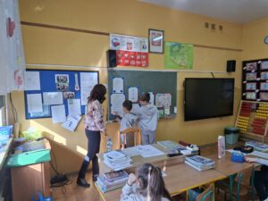 Zajęcia edukacyjne pt. "Legenda o Warsie i Sawie – poznajemy początki Warszawy" w klasie 2 Publicznej Szkoły Podstawowej im. Jana Pawła II w Paciorkowej Woli