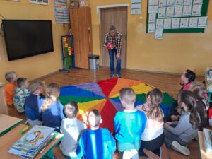 Zajęcia edukacyjne pt. "Dbam o zdrowie – jak być silnym i pełnym energii" dla uczniów klasy 1 z Publicznej Szkoły Podstawowej im. Jana Pawła II w Paciorkowej Woli