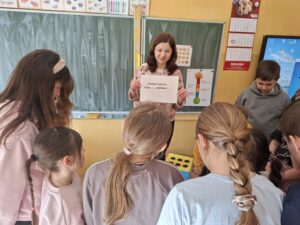 Zajęcia edukacyjne pt. "Bez złości mamy więcej radości" dla uczniów klasy 3 z Publicznej Szkoły Podstawowej im. Jana Pawła II w Paciorkowej Woli