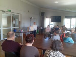 Higiena cyfrowa – wiedza niezbędna w dobie AI - zajęcia edukacyjne dla uczestników Warsztatów Terapii Zajęciowych w Wilczowoli