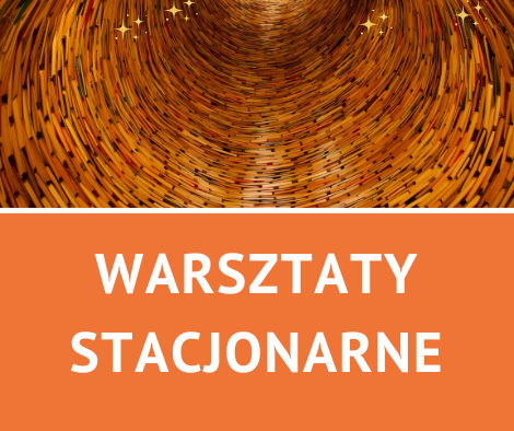 Fotografia sterty starych książek ułożonych w formie studni. Poniżej napis: Warsztaty stacjonarne
